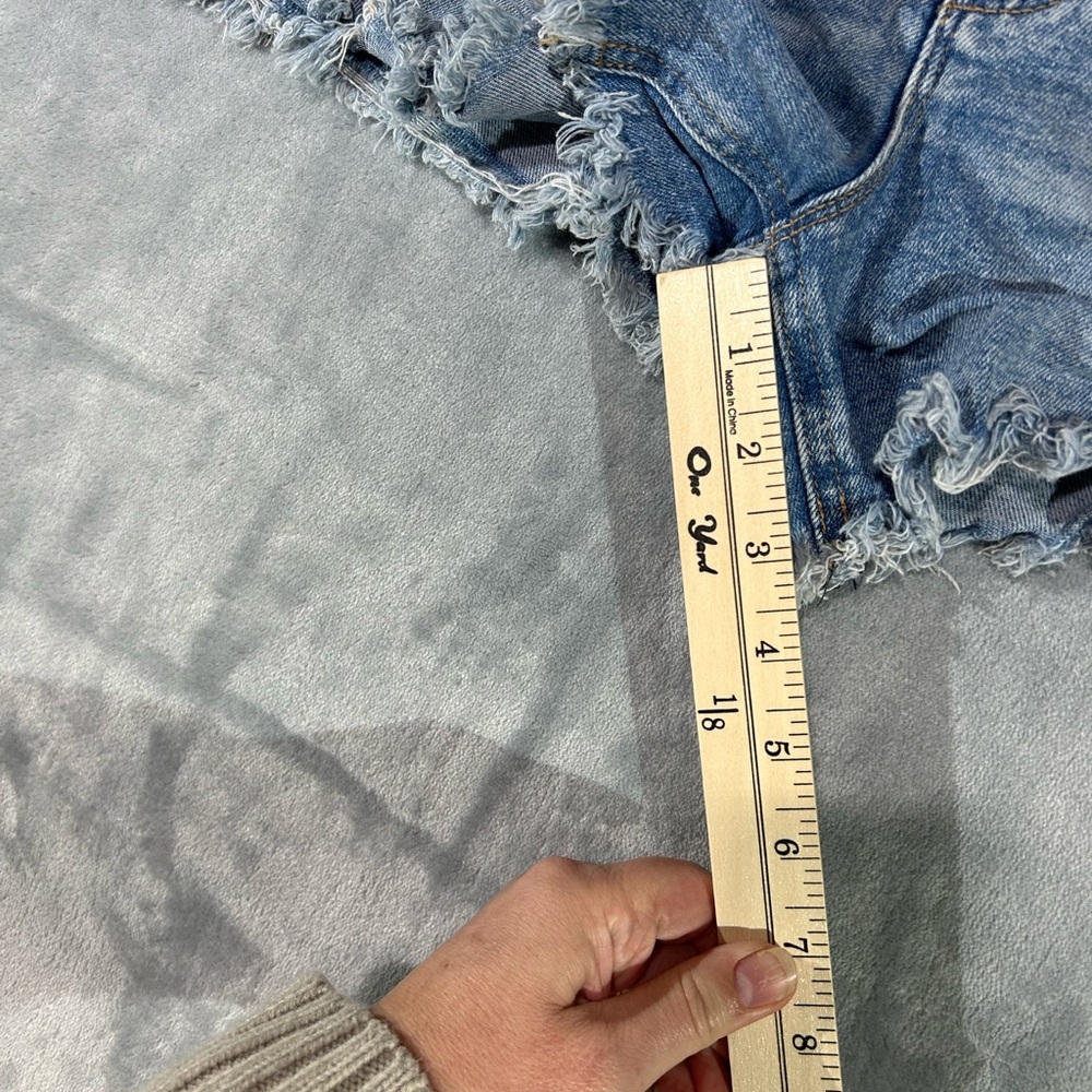 Hudson Jeans Light Blue Frayed Jean Shorts-size 31 -3” inseam - Picture 4 of 4
